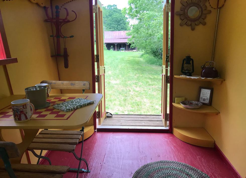 Gypsy Wagon Airbnb Virgnia