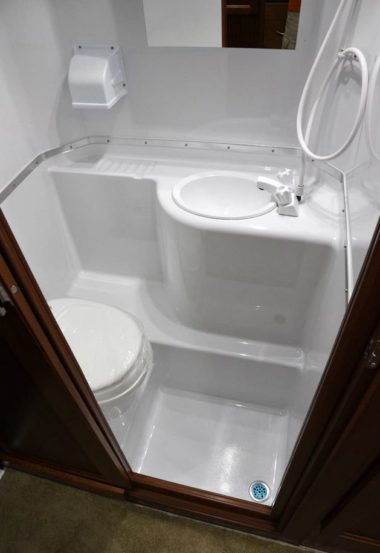 50+ Tiny House and Small Bathroom Shower Ideas