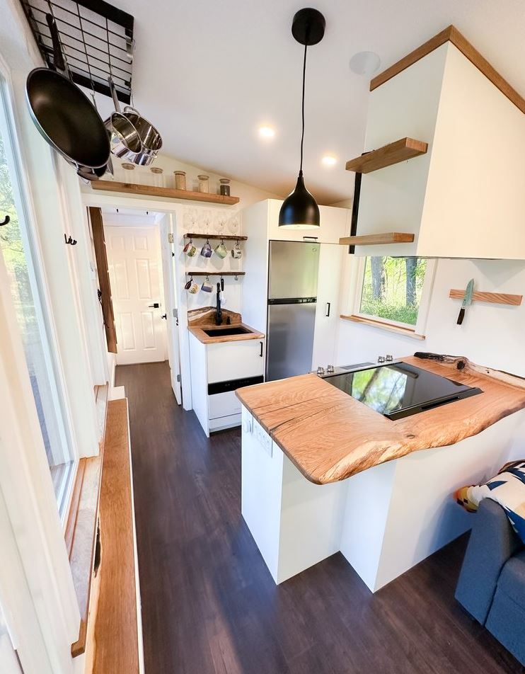 Clean Scaninavian Tiny House Kitchen