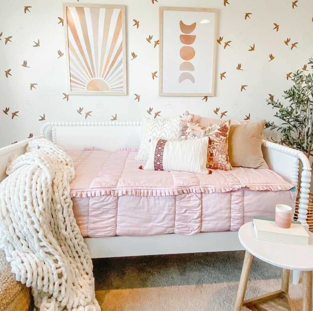 Pink bed boho decor
