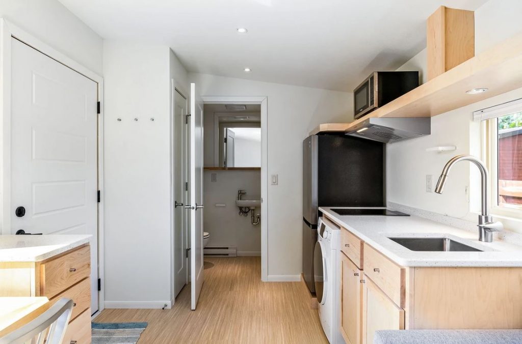 Tiny House minimalist kitchen